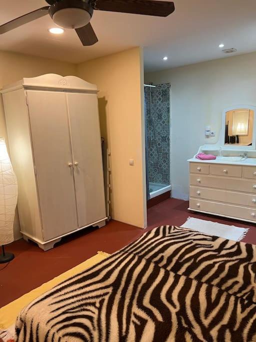 Apartamento Abierto Con Patio Matadepera Luaran gambar